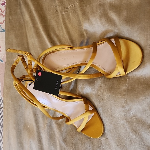 Zara NWT Canary Gold Evening Shoes - Picture 2 of 7